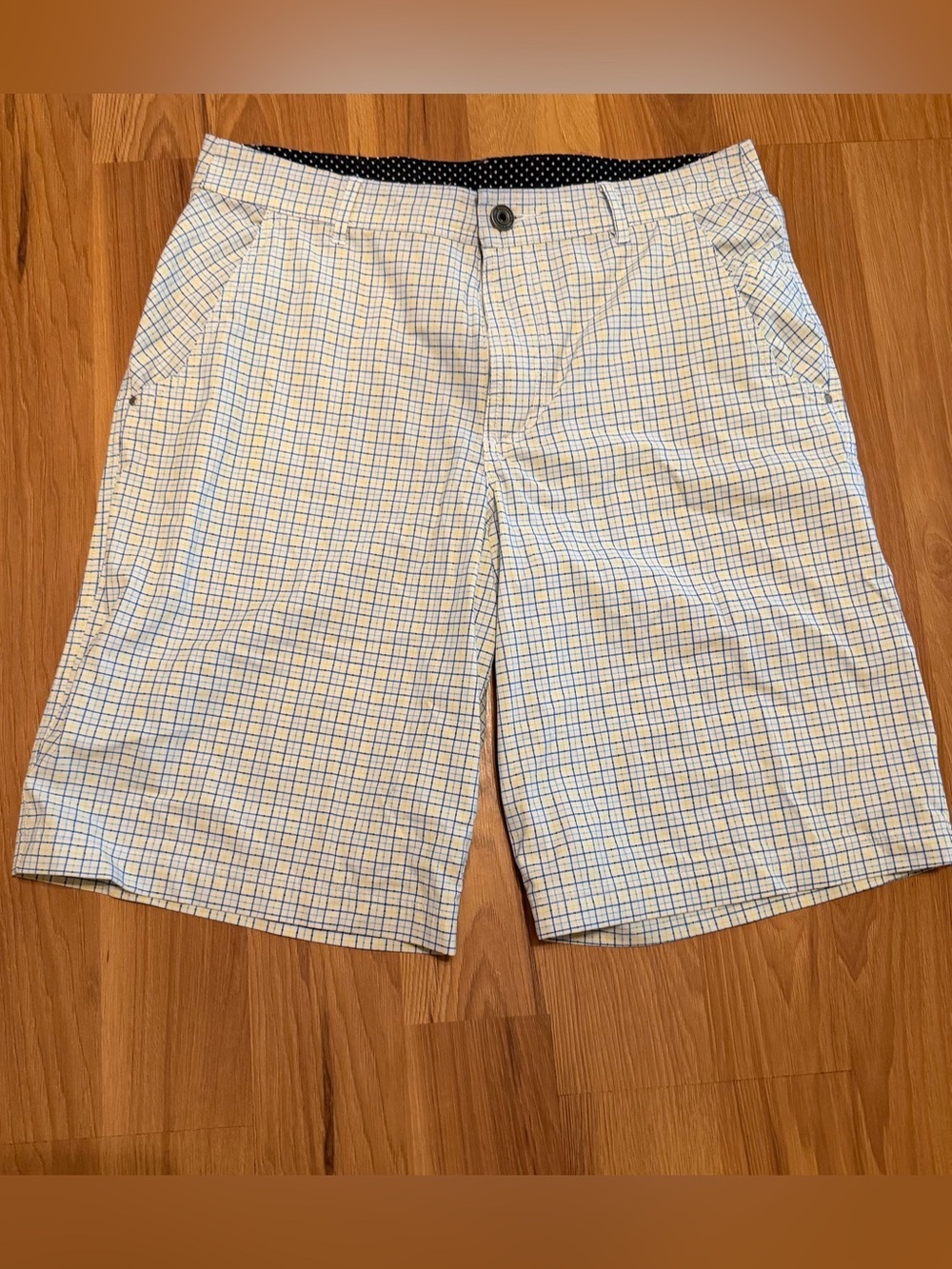 lululemon athletica Men’s Plaid Golf Shorts